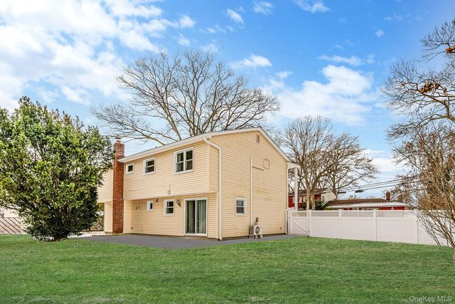 1663 Claas Avenue, Holbrook, NY 11741