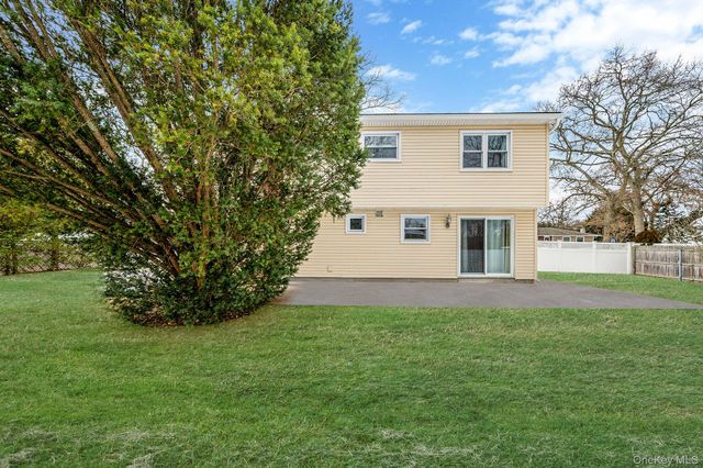 1663 Claas Avenue, Holbrook, NY 11741