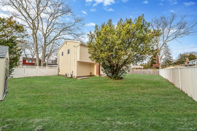 1663 Claas Avenue, Holbrook, NY 11741