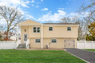 1663 Claas Avenue, Holbrook, NY 11741