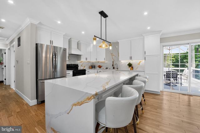 327 BEACH DR, Annapolis, MD 21403