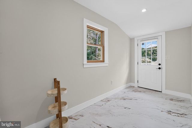327 BEACH DR, Annapolis, MD 21403