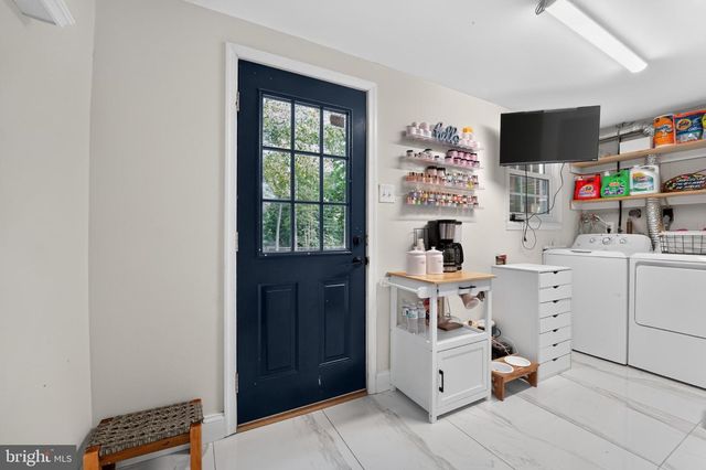 327 BEACH DR, Annapolis, MD 21403