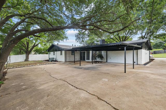 4512 Starlight Drive, Haltom City, TX 76117