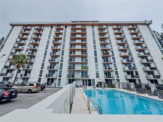 2075 NE 164th St 204, North Miami Beach, FL 33162