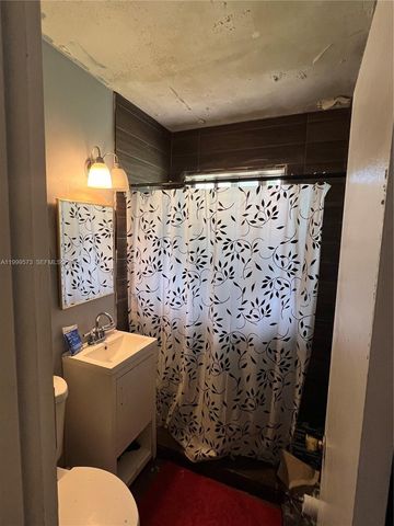 515 Golf Course Blvd, Opa-locka, FL 33054