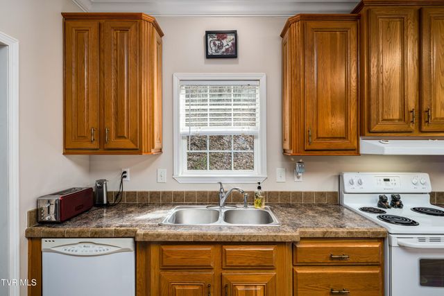 555 Butcher Valley Road, Rogersville, TN 37857