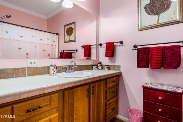 555 Butcher Valley Road, Rogersville, TN 37857