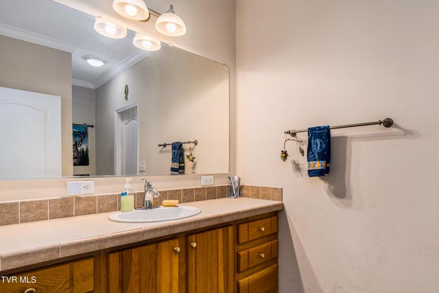 555 Butcher Valley Road, Rogersville, TN 37857