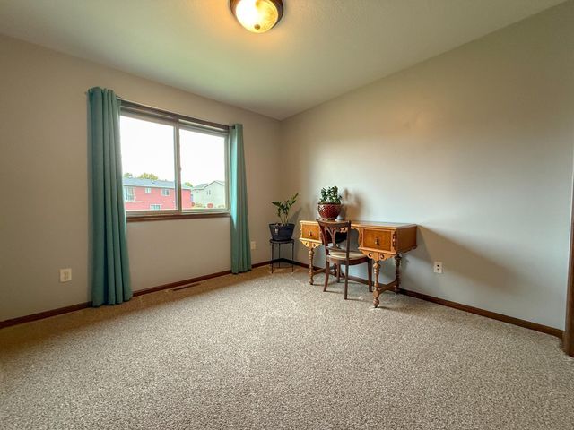 314 Keystone Drive NE, Pine Island, MN 55963