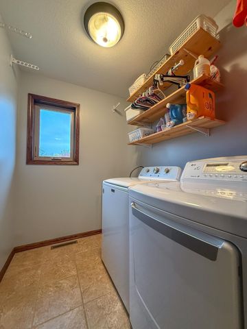 314 Keystone Drive NE, Pine Island, MN 55963