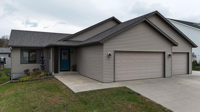 314 Keystone Drive NE, Pine Island, MN 55963