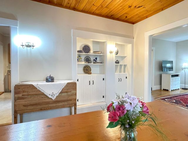 27 Pine Street, Peterborough, NH 03458