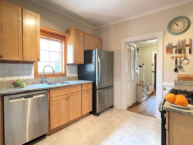 27 Pine Street, Peterborough, NH 03458