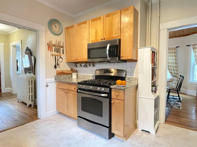 27 Pine Street, Peterborough, NH 03458