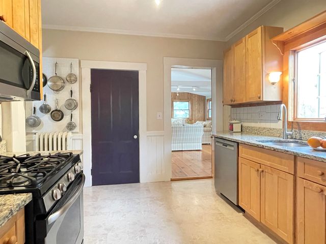 27 Pine Street, Peterborough, NH 03458