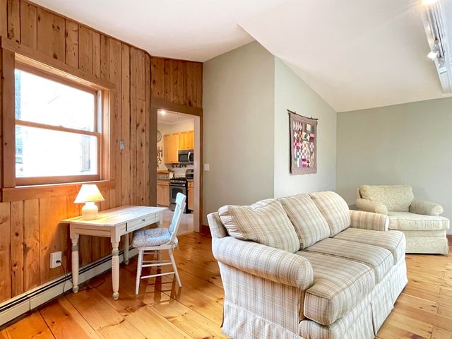 27 Pine Street, Peterborough, NH 03458