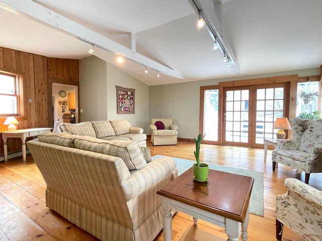 27 Pine Street, Peterborough, NH 03458