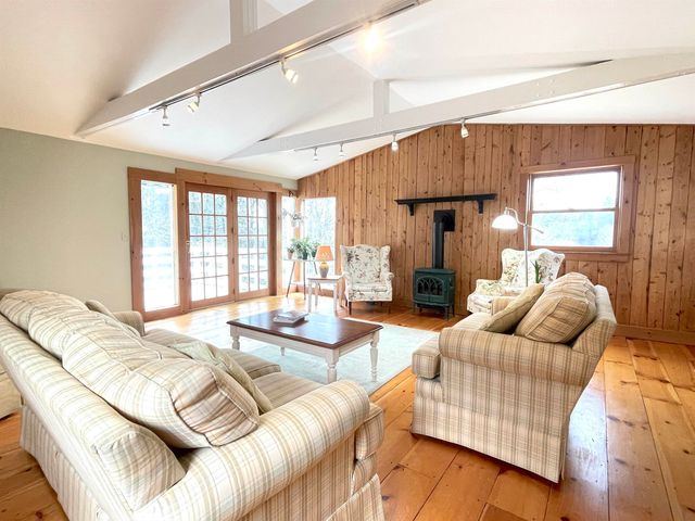 27 Pine Street, Peterborough, NH 03458