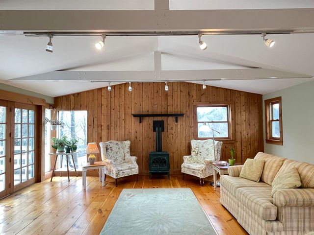 27 Pine Street, Peterborough, NH 03458