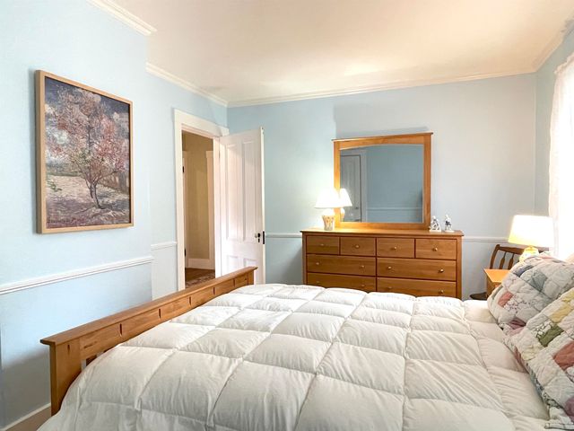27 Pine Street, Peterborough, NH 03458