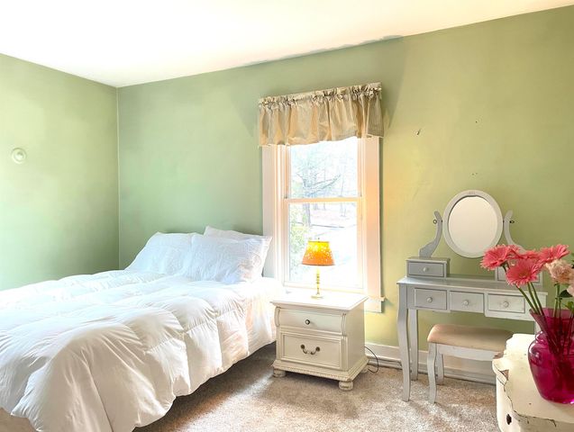 27 Pine Street, Peterborough, NH 03458