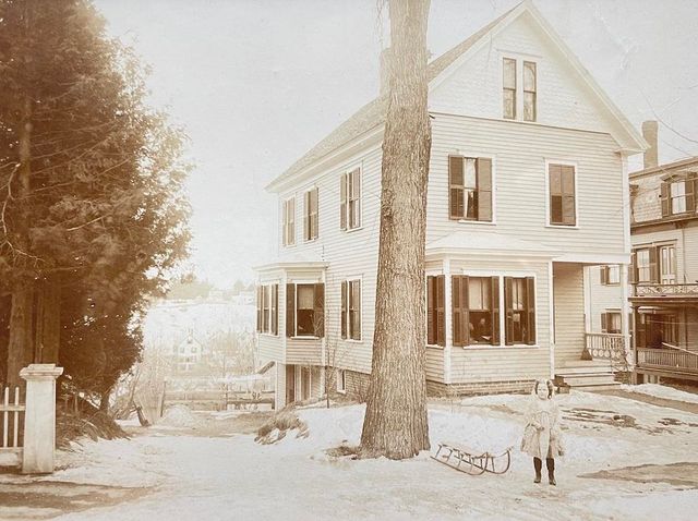 27 Pine Street, Peterborough, NH 03458