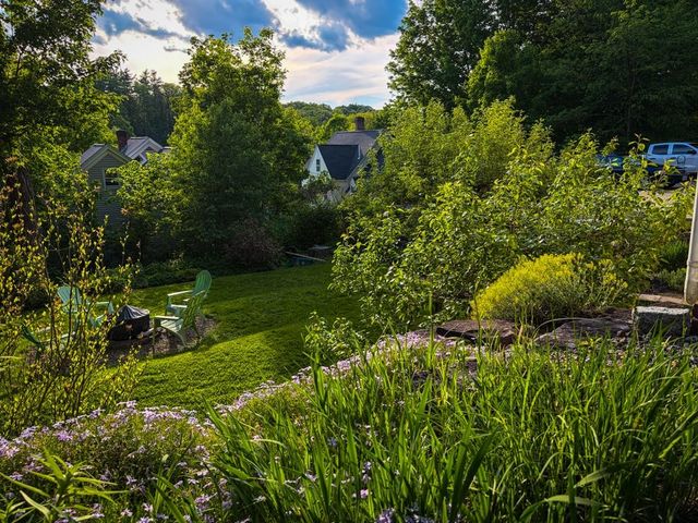 27 Pine Street, Peterborough, NH 03458