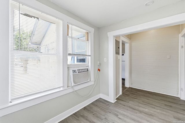 214 E Huff Ave, San Antonio, TX 78214