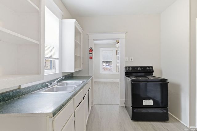 214 E Huff Ave, San Antonio, TX 78214