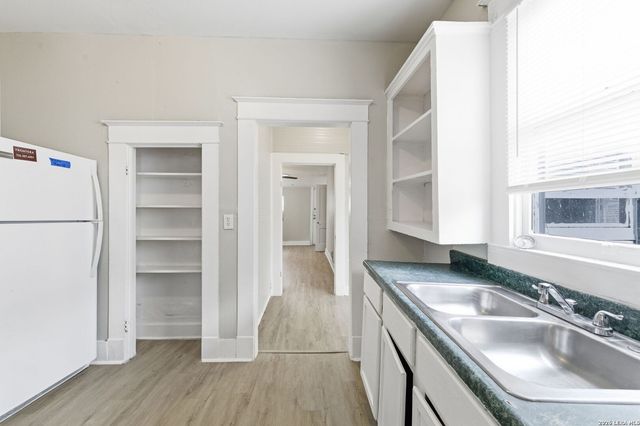 214 E Huff Ave, San Antonio, TX 78214