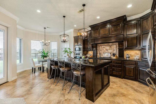 1016 Shady Oaks Drive, Angleton, TX 77515