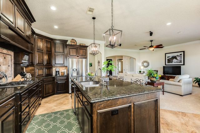 1016 Shady Oaks Drive, Angleton, TX 77515