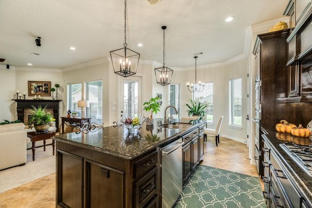 1016 Shady Oaks Drive, Angleton, TX 77515