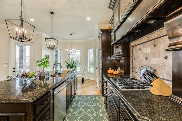 1016 Shady Oaks Drive, Angleton, TX 77515