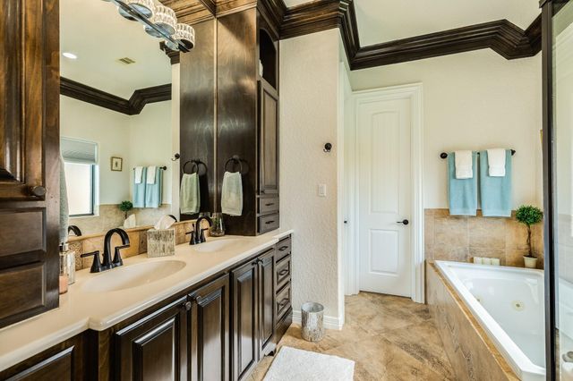 1016 Shady Oaks Drive, Angleton, TX 77515