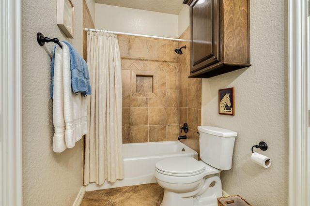 1016 Shady Oaks Drive, Angleton, TX 77515