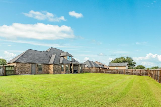 1016 Shady Oaks Drive, Angleton, TX 77515