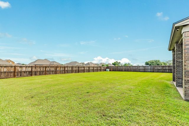 1016 Shady Oaks Drive, Angleton, TX 77515