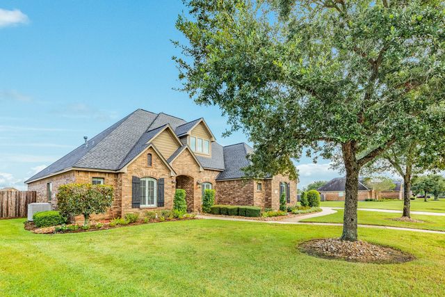 1016 Shady Oaks Drive, Angleton, TX 77515