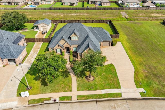 1016 Shady Oaks Drive, Angleton, TX 77515