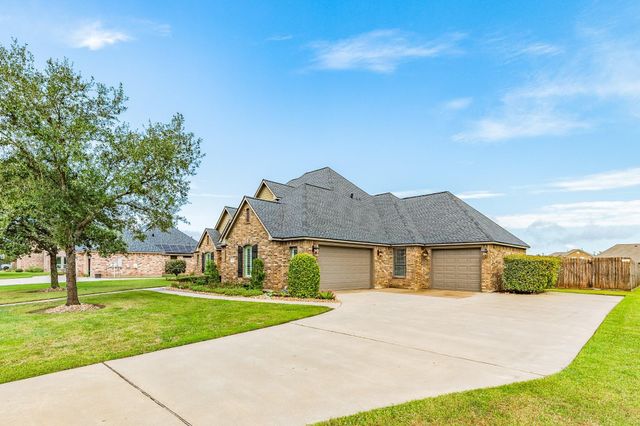 1016 Shady Oaks Drive, Angleton, TX 77515