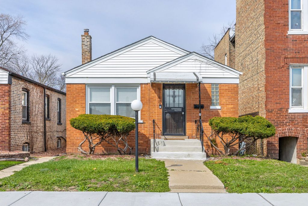 9740 S Prairie Avenue, Chicago, IL 60628