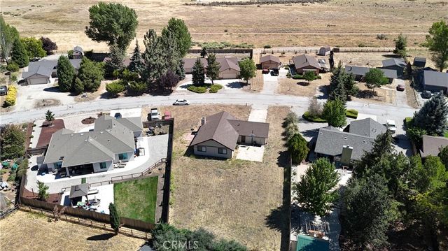30001 Caddy Ln, Tehachapi, CA 93561