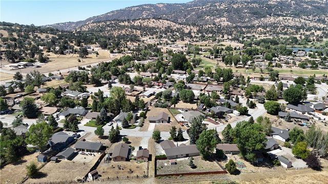 30001 Caddy Ln, Tehachapi, CA 93561