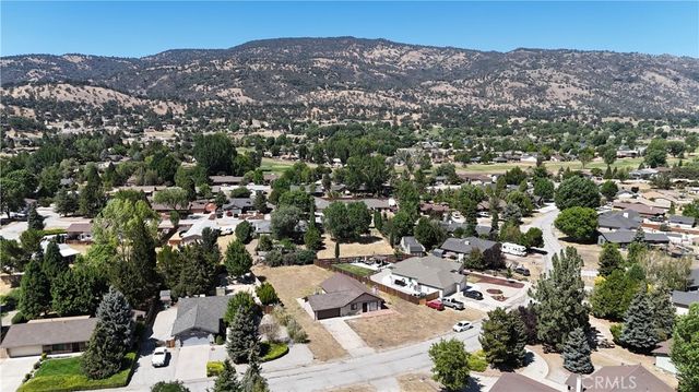 30001 Caddy Ln, Tehachapi, CA 93561