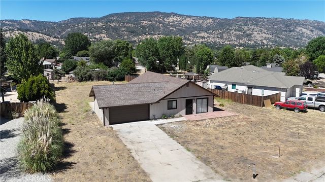 30001 Caddy Ln, Tehachapi, CA 93561