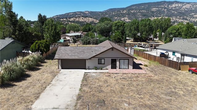 30001 Caddy Ln, Tehachapi, CA 93561