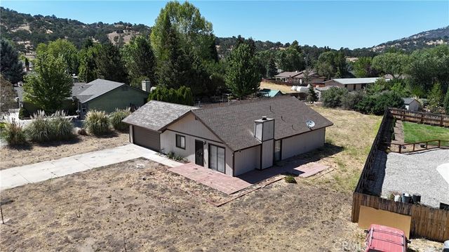 30001 Caddy Ln, Tehachapi, CA 93561