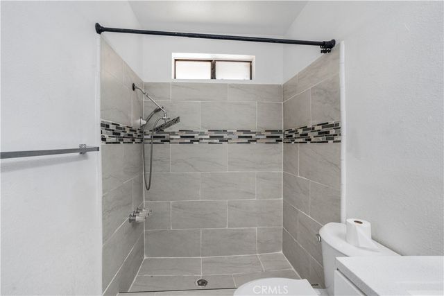 30001 Caddy Ln, Tehachapi, CA 93561